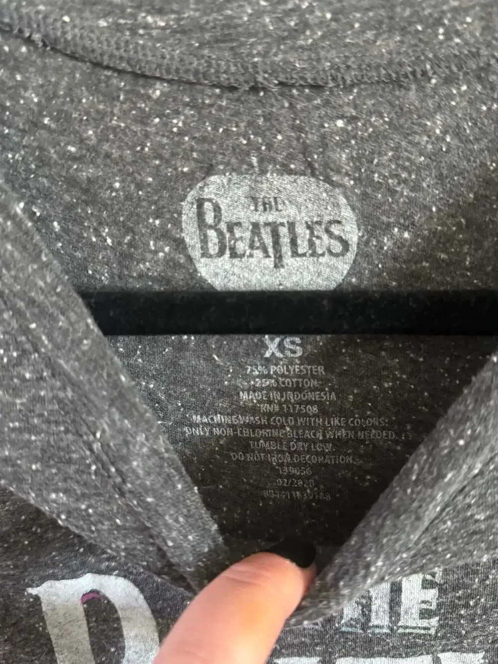 The Beatles Abbey Road Rainbow Graphic V-Neck T-Shirt Heather Charcoal XS - Picture 2 of 2